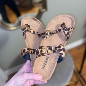 ANNA Cheetah Toe Strap Sandal Size 6